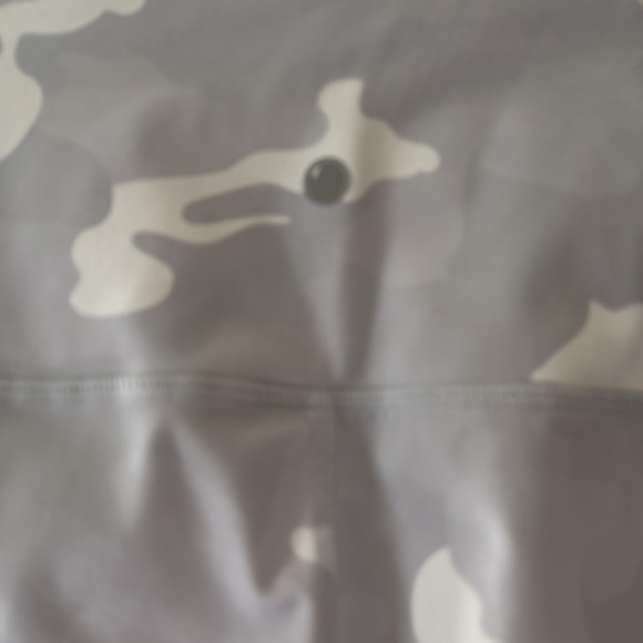 White camo high waist, Capri leggings by Yogolicious – M - Picture 5 of 6